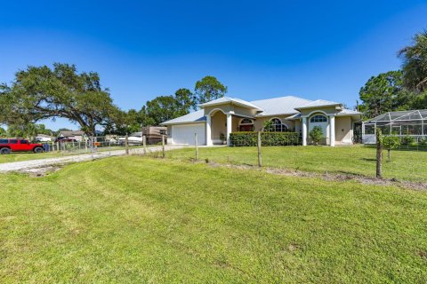 House in Vero Beach, Florida 3 bedrooms, 174.38 sq.m. № 2417819 - photo 8