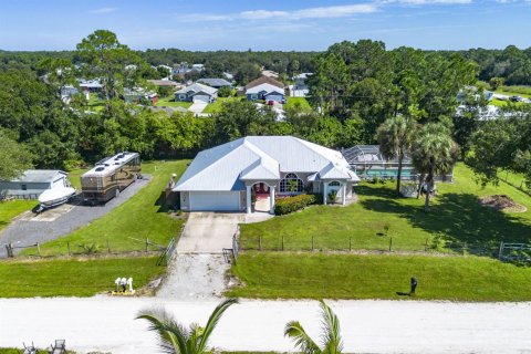 House in Vero Beach, Florida 3 bedrooms, 174.38 sq.m. № 2417819 - photo 2