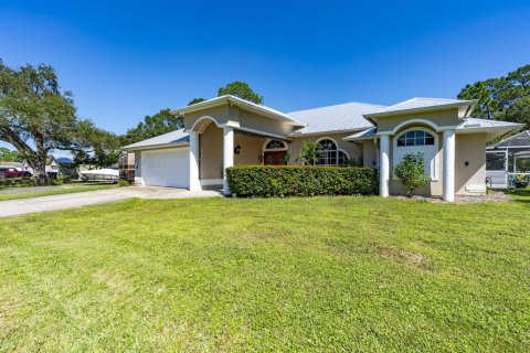 House in Vero Beach, Florida 3 bedrooms, 174.38 sq.m. № 2417819 - photo 13