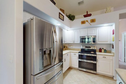 House in Vero Beach, Florida 3 bedrooms, 174.38 sq.m. № 2417819 - photo 4