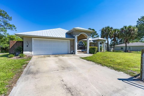 House in Vero Beach, Florida 3 bedrooms, 174.38 sq.m. № 2417819 - photo 11
