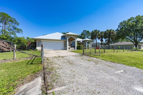 House in Vero Beach, Florida 3 bedrooms, 174.38 sq.m. № 2417819 - photo 7
