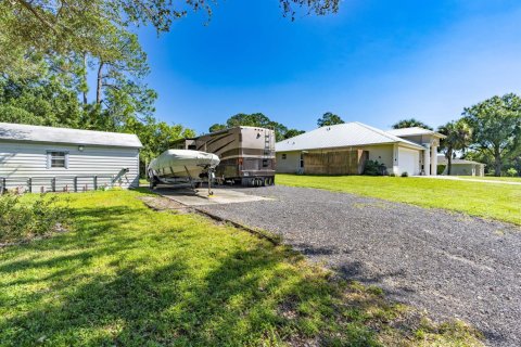 House in Vero Beach, Florida 3 bedrooms, 174.38 sq.m. № 2417819 - photo 14