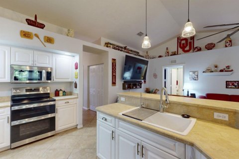 House in Vero Beach, Florida 3 bedrooms, 174.38 sq.m. № 2417819 - photo 26