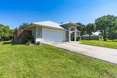 House in Vero Beach, Florida 3 bedrooms, 174.38 sq.m. № 2417819 - photo 6