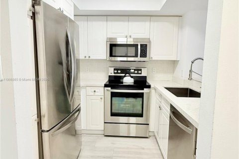 Condominio en venta en Miami Beach, Florida, 1 dormitorio, 76.18 m2 № 1963788 - foto 8