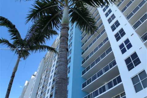 Condominio en venta en Miami Beach, Florida, 1 dormitorio, 76.18 m2 № 1963788 - foto 16