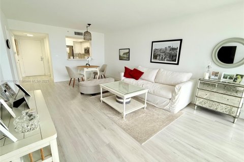 Condominio en venta en Miami Beach, Florida, 1 dormitorio, 76.18 m2 № 1963788 - foto 6
