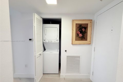 Condominio en venta en Miami Beach, Florida, 1 dormitorio, 76.18 m2 № 1963788 - foto 10