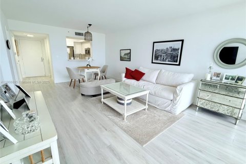 Condominio en venta en Miami Beach, Florida, 1 dormitorio, 76.18 m2 № 1963788 - foto 4