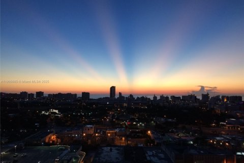 Condominio en venta en Miami Beach, Florida, 1 dormitorio, 76.18 m2 № 1963788 - foto 24