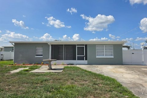 House in Tampa, Florida 3 bedrooms, 110.93 sq.m. № 2226036
