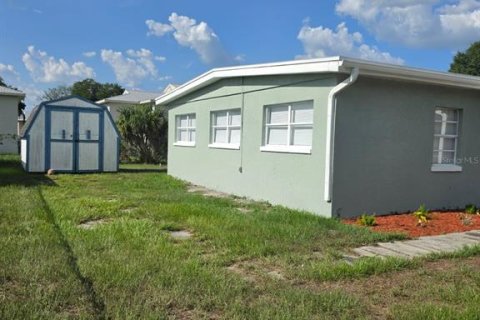 House in Tampa, Florida 3 bedrooms, 110.93 sq.m. № 2226036 - photo 15
