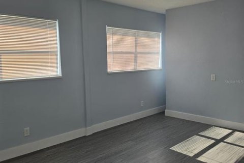 House in Tampa, Florida 3 bedrooms, 110.93 sq.m. № 2226036 - photo 26