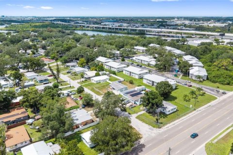 House in Tampa, Florida 3 bedrooms, 110.93 sq.m. № 2226036 - photo 30