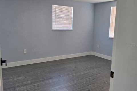 House in Tampa, Florida 3 bedrooms, 110.93 sq.m. № 2226036 - photo 10