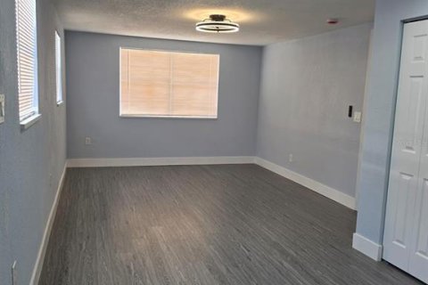 House in Tampa, Florida 3 bedrooms, 110.93 sq.m. № 2226036 - photo 13