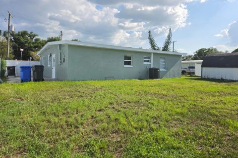 House in Tampa, Florida 3 bedrooms, 110.93 sq.m. № 2226036 - photo 9