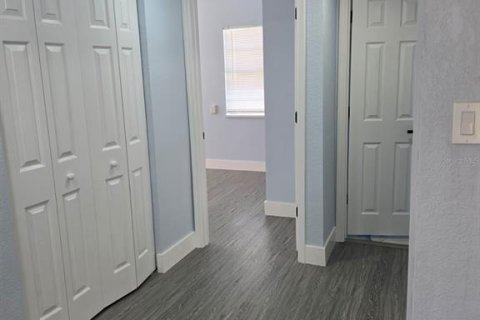 House in Tampa, Florida 3 bedrooms, 110.93 sq.m. № 2226036 - photo 21