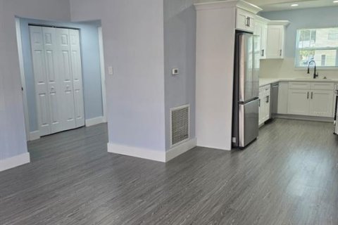 House in Tampa, Florida 3 bedrooms, 110.93 sq.m. № 2226036 - photo 22