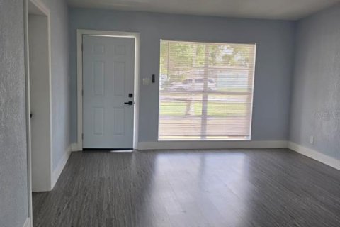 House in Tampa, Florida 3 bedrooms, 110.93 sq.m. № 2226036 - photo 6