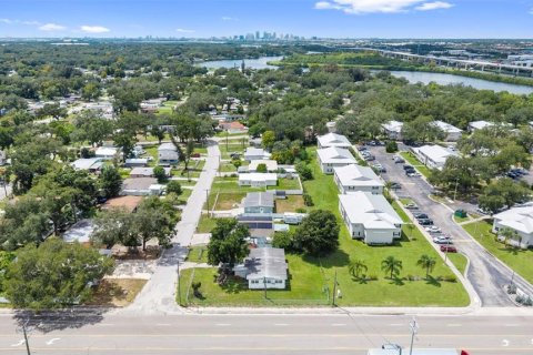 House in Tampa, Florida 3 bedrooms, 110.93 sq.m. № 2226036 - photo 29