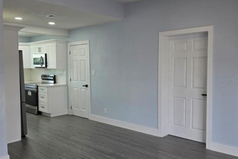 House in Tampa, Florida 3 bedrooms, 110.93 sq.m. № 2226036 - photo 11