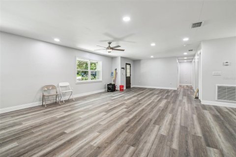 House in Seffner, Florida 3 bedrooms, 168.62 sq.m. № 1857849 - photo 8