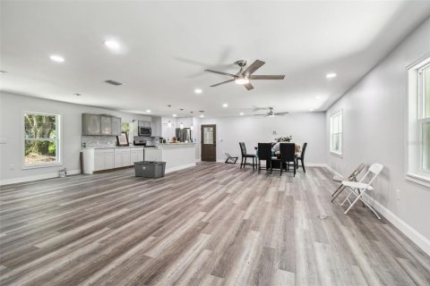 House in Seffner, Florida 3 bedrooms, 168.62 sq.m. № 1857849 - photo 9