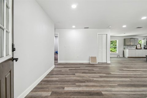 House in Seffner, Florida 3 bedrooms, 168.62 sq.m. № 1857849 - photo 3