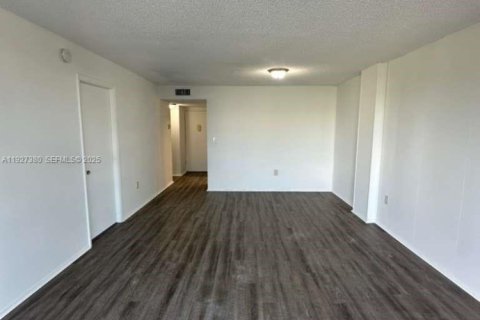 Снять в аренду кондоминиум в Майами, Флорида 1 спальня, 78.04м2, № 1986263 - фото 7