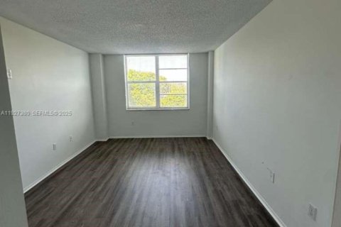 Снять в аренду кондоминиум в Майами, Флорида 1 спальня, 78.04м2, № 1986263 - фото 11