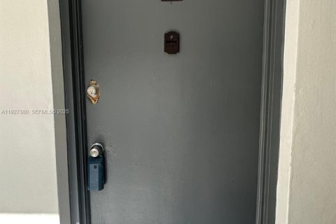 Снять в аренду кондоминиум в Майами, Флорида 1 спальня, 78.04м2, № 1986263 - фото 3