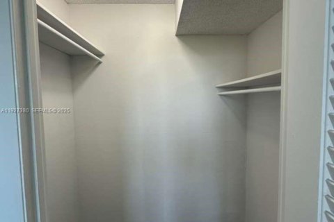 Снять в аренду кондоминиум в Майами, Флорида 1 спальня, 78.04м2, № 1986263 - фото 12