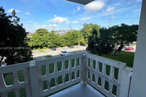 Снять в аренду кондоминиум в Майами, Флорида 1 спальня, 78.04м2, № 1986263 - фото 15