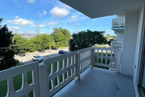 Снять в аренду кондоминиум в Майами, Флорида 1 спальня, 78.04м2, № 1986263 - фото 14