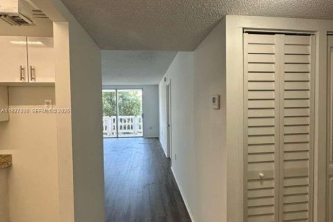 Снять в аренду кондоминиум в Майами, Флорида 1 спальня, 78.04м2, № 1986263 - фото 4