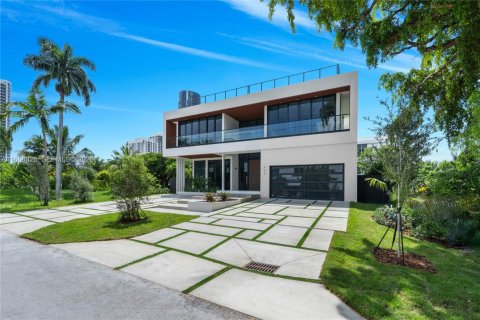 Дом в Санни-Айлс-Бич, Флорида 5 спален, 384.62м2 № 2079085
