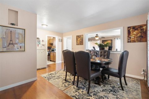 House in Saint Petersburg, Florida 3 bedrooms, 104.98 sq.m. № 1784970 - photo 8