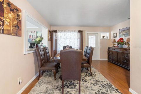 House in Saint Petersburg, Florida 3 bedrooms, 104.98 sq.m. № 1784970 - photo 7