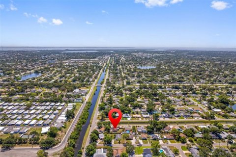 House in Saint Petersburg, Florida 3 bedrooms, 104.98 sq.m. № 1784970 - photo 20
