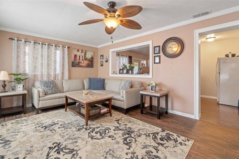House in Saint Petersburg, Florida 3 bedrooms, 104.98 sq.m. № 1784970 - photo 6