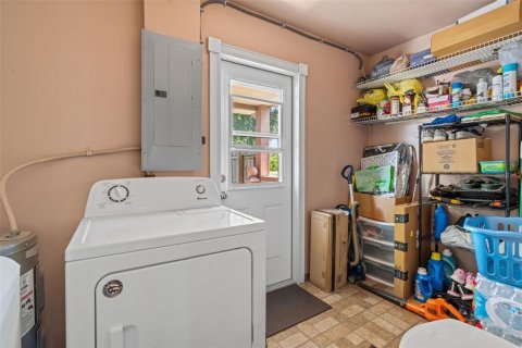 House in Saint Petersburg, Florida 3 bedrooms, 104.98 sq.m. № 1784970 - photo 15