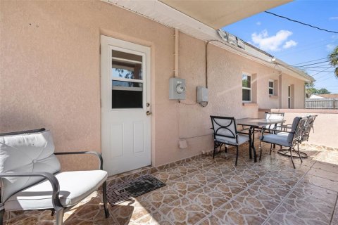 House in Saint Petersburg, Florida 3 bedrooms, 104.98 sq.m. № 1784970 - photo 17