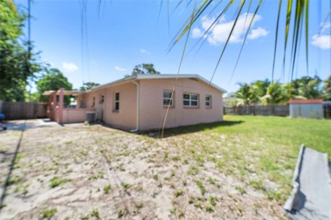 House in Saint Petersburg, Florida 3 bedrooms, 104.98 sq.m. № 1784970 - photo 18