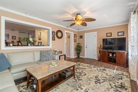 House in Saint Petersburg, Florida 3 bedrooms, 104.98 sq.m. № 1784970 - photo 5