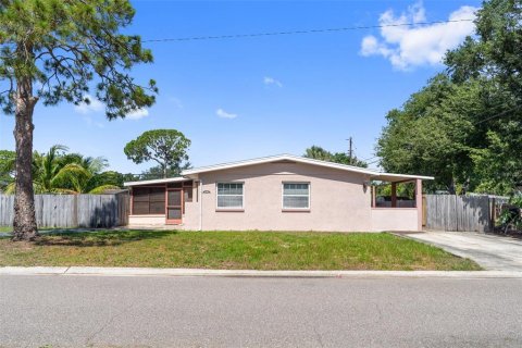 House in Saint Petersburg, Florida 3 bedrooms, 104.98 sq.m. № 1784970 - photo 22