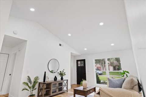 House in Brandon, Florida 3 bedrooms, 108.14 sq.m. № 2337248 - photo 12