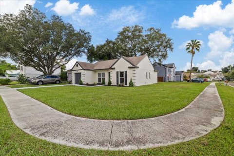House in Brandon, Florida 3 bedrooms, 108.14 sq.m. № 2337248 - photo 6