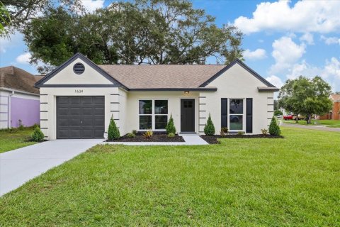 House in Brandon, Florida 3 bedrooms, 108.14 sq.m. № 2337248 - photo 2